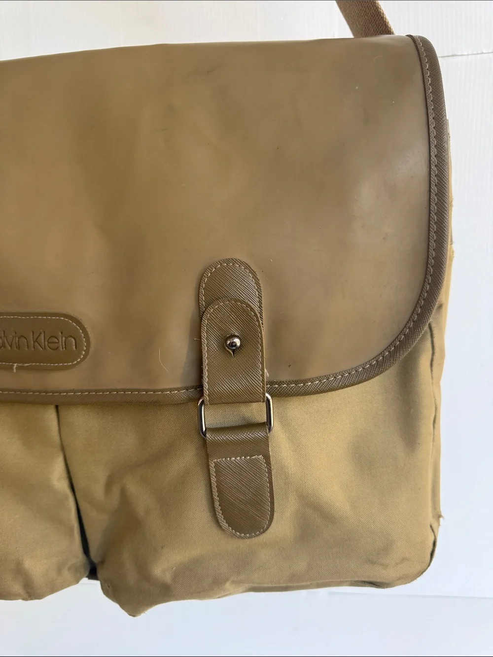 VINTAGE CALVIN KLEIN RUGGED CANVAS MESSENGER FLAP BAG CROSSBODY TRAVEL TAN
